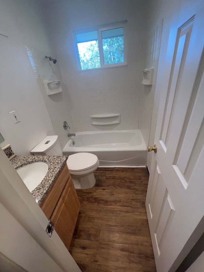 Photo - Spacious 5 Bedroom House East of Campus