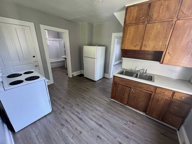 Photo - 253 Corwin Ave