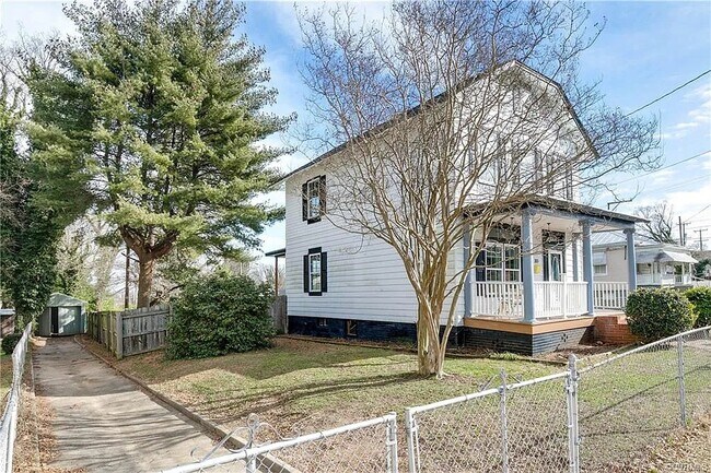 Photo - 301 W 26th St