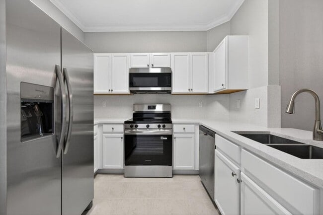 Building Photo - 160 Village Blvd