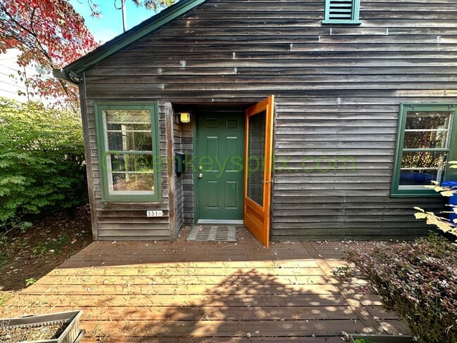 Photo - Cute 2-Bedroom Cottage by OHSU on the Hill...