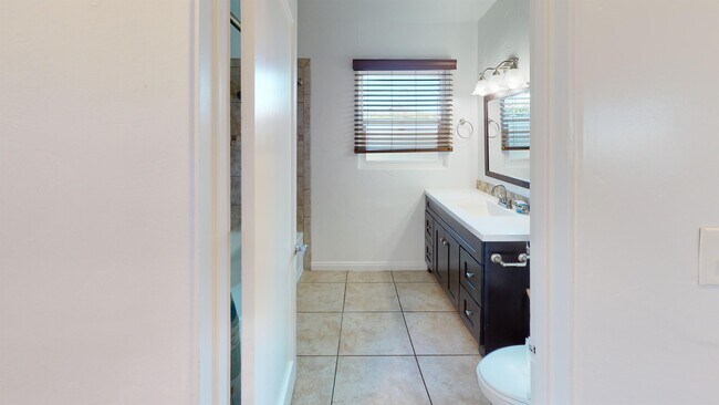 Photo - 6225 Hobart St