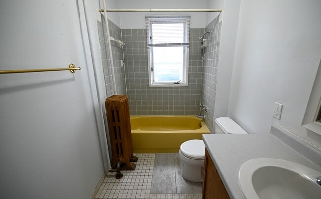 Photo - 405-407 W Main St - Duplex Unidad 405