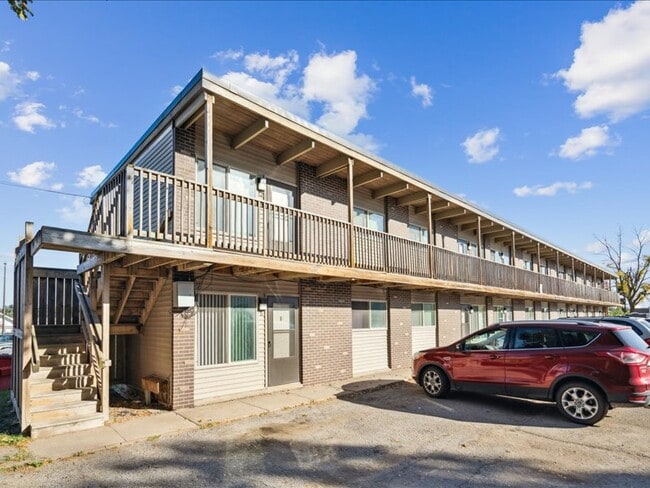 Building Photo - 126 32nd St NE Unit 20