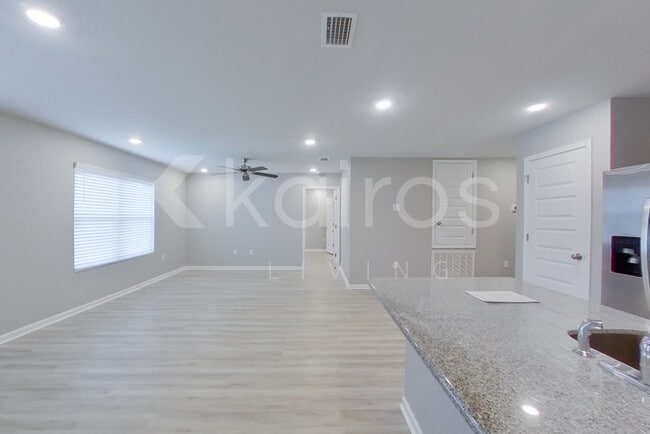 Photo - 4758 Malay Cir
