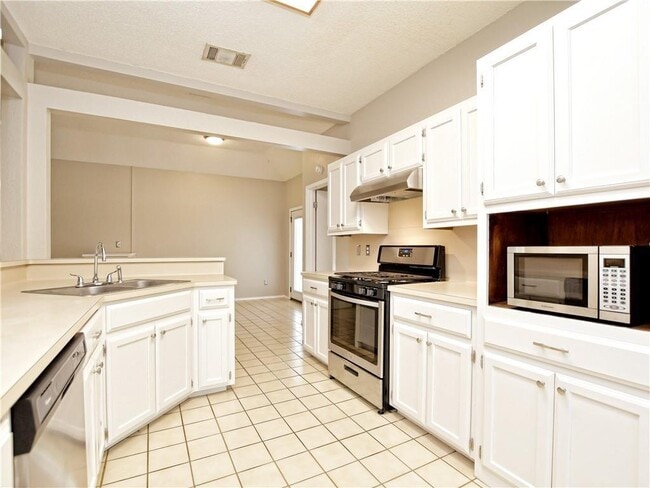 Photo - 606 Tyrone Dr
