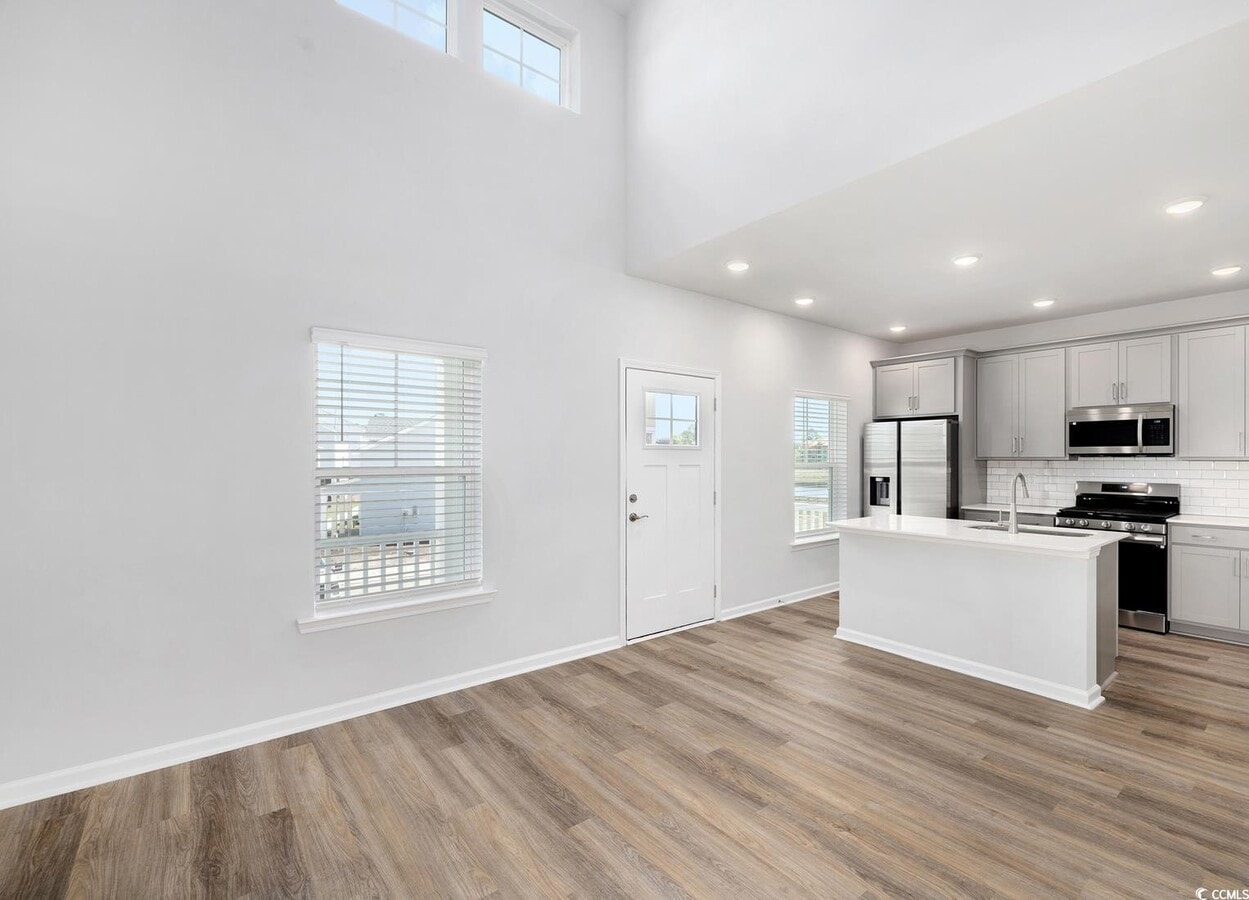 Photo - 283 Ferretti St