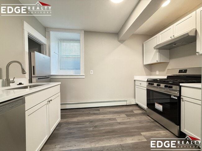 Building Photo - 2 Pama Gardens Unit B