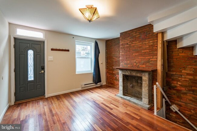 Photo - 211 W Stiles St