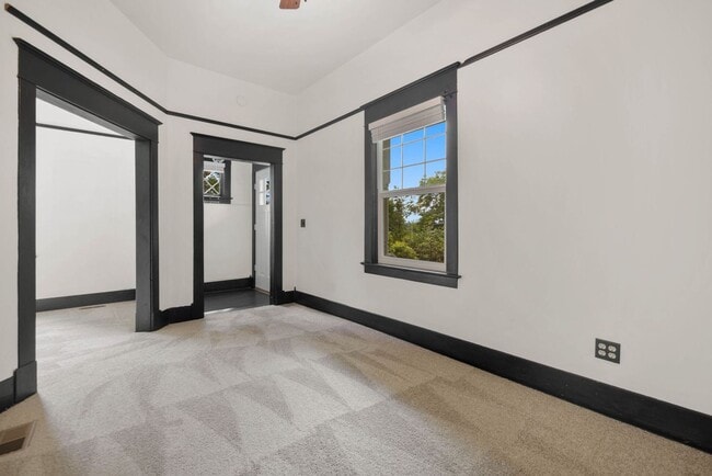 Photo - Bright 3 Bed | 2 Bath Home in Renton – 1,000 Sq Ft