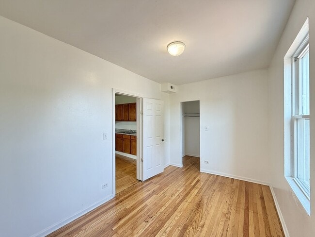 4251 W Haddon Ave Unit 2