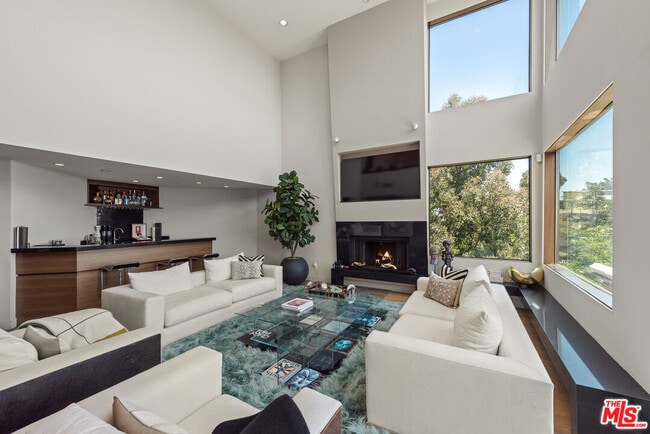 Photo - 2826 Las Alturas St