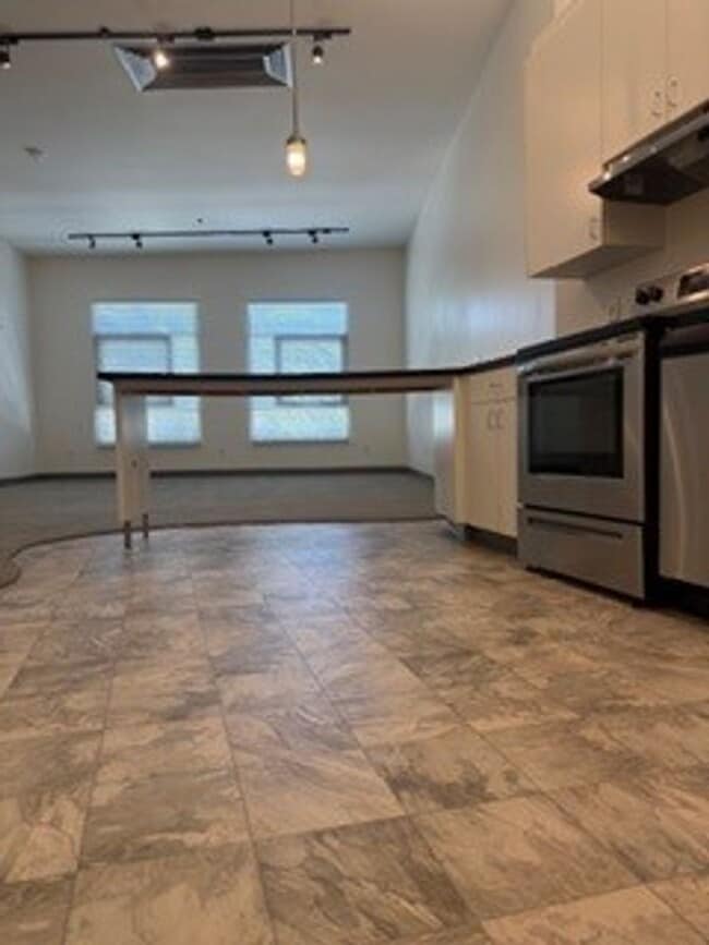 215 S Brea Blvd, LLC - Lofts