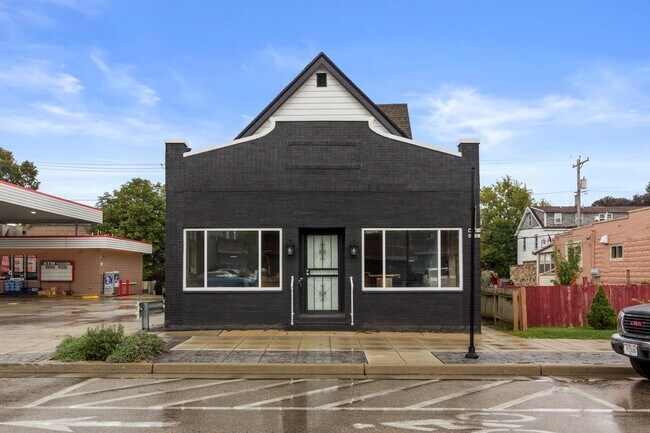 Photo - 4960 S Packard Ave