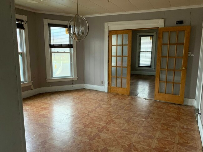 Building Photo - 461 Rich St