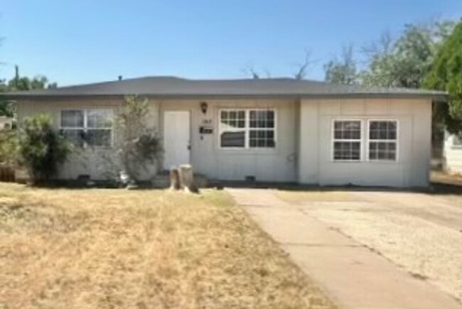 Newly renovated 3 bed 1 bath now available... - Newly renovated 3 bed 1 bath now available... House