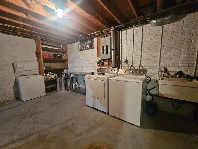 Photo - 2 Bedroom 2 Bath Corner Lot, In Small Town Fairfax