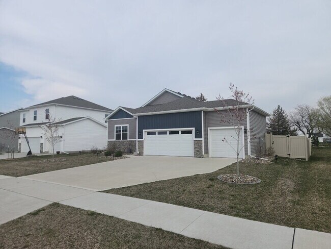 Photo - 2521 NW Woodbury Dr