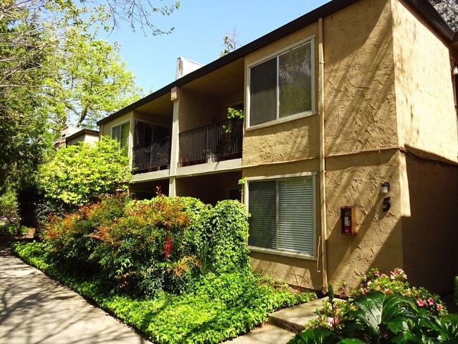 Building Photo - 2300 G St