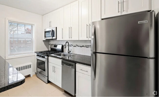 Building Photo - 345 Broad St Rental