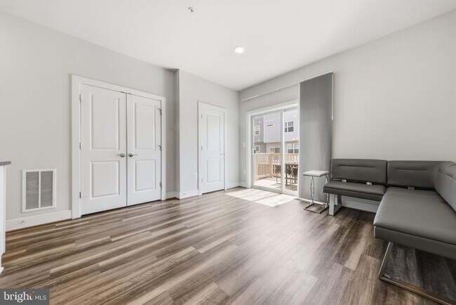 Photo - 1211 Vermeer Ave