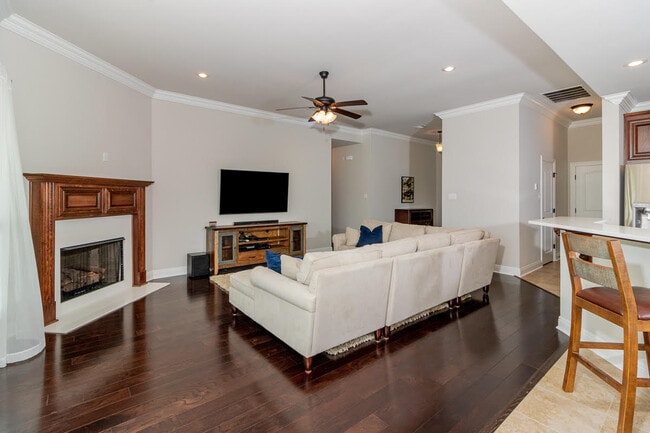 Photo - 405 Claystone Rd