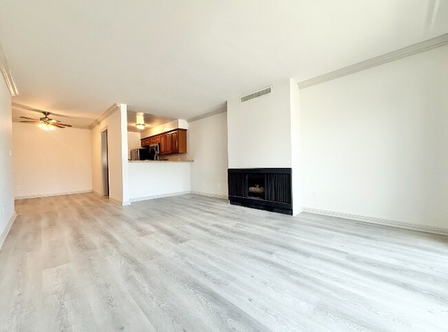 Photo - 823 3rd St Unit 305