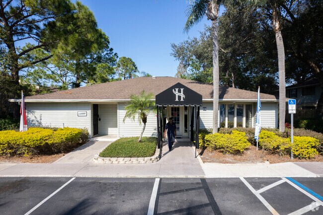 609 Golden Raintree Pl Brandon, FL 33510 - The Hamptons Apartments