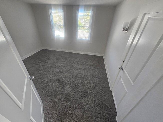 Photo - 915 E Albert St
