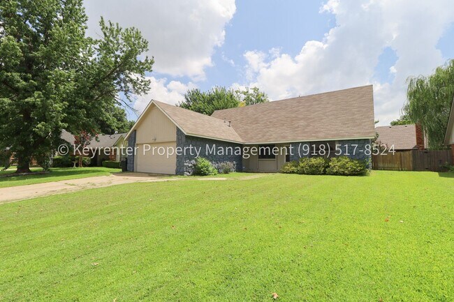 Photo - 4 Bed | 2 Bath in Broken Arrow!