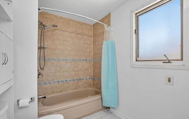 Photo - 704 Brock St S Unit 2