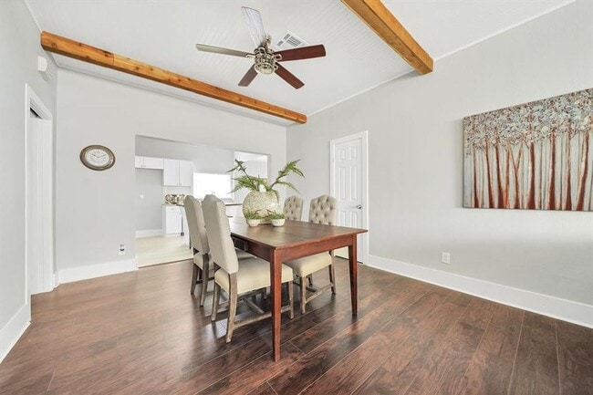 Photo - 2 Bedr/ 2 full bath Beautiful Home in Galv...