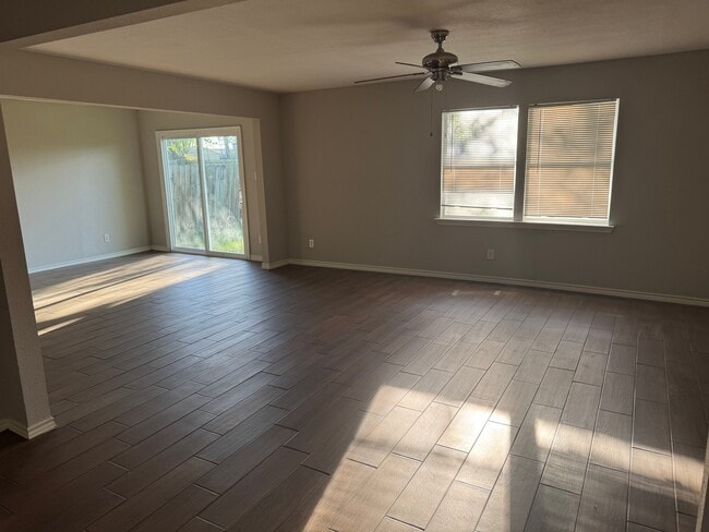 1609 Camille St