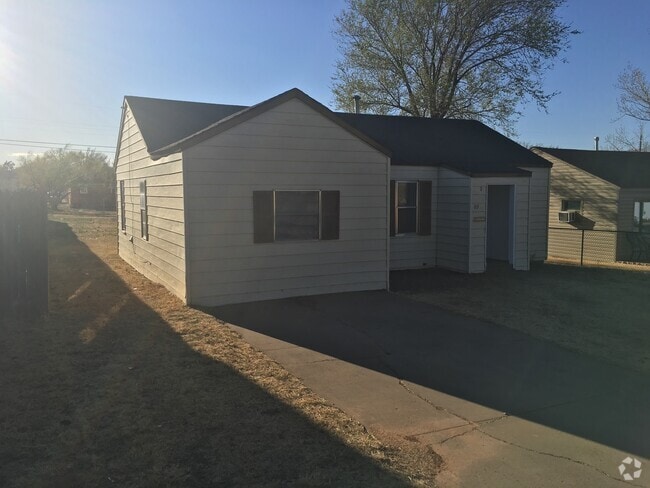 Building Photo - Cute 2 Bedroom 1 Bath home with Central He...