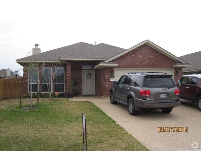 Building Photo - Beautiful 4/2 available for Prelease! Rental
