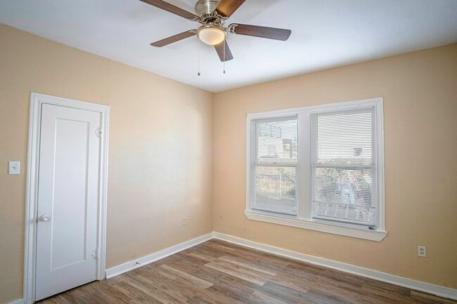 Photo - 907 Iowa St Unit 1