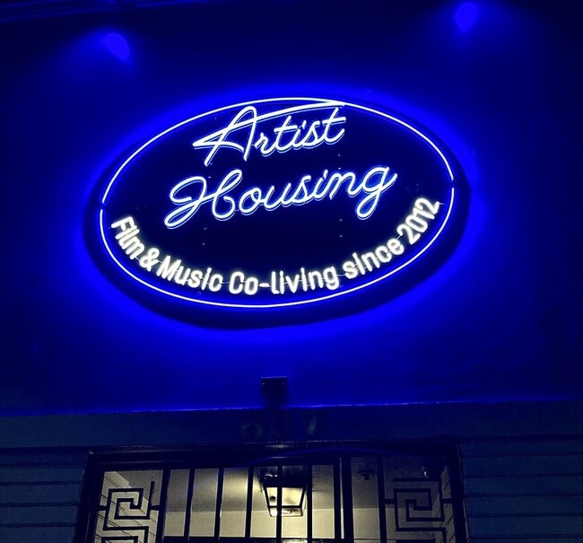 Photo - 807 S Flower St