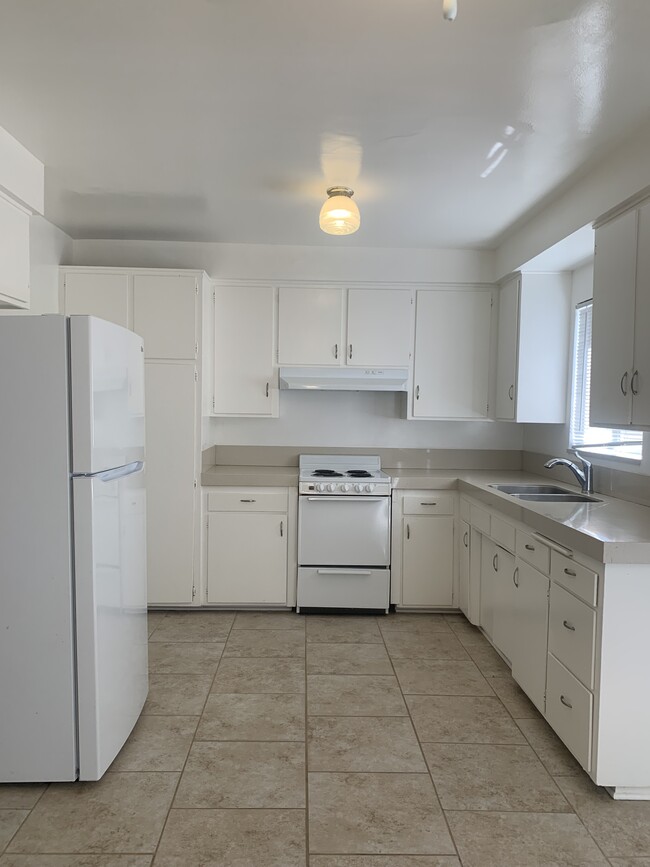 Building Photo - 13931 Bessemer St Rental