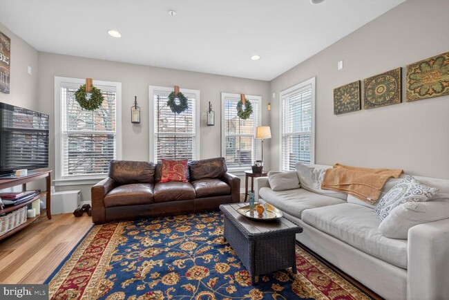 Building Photo - 724 Hendrix Ave