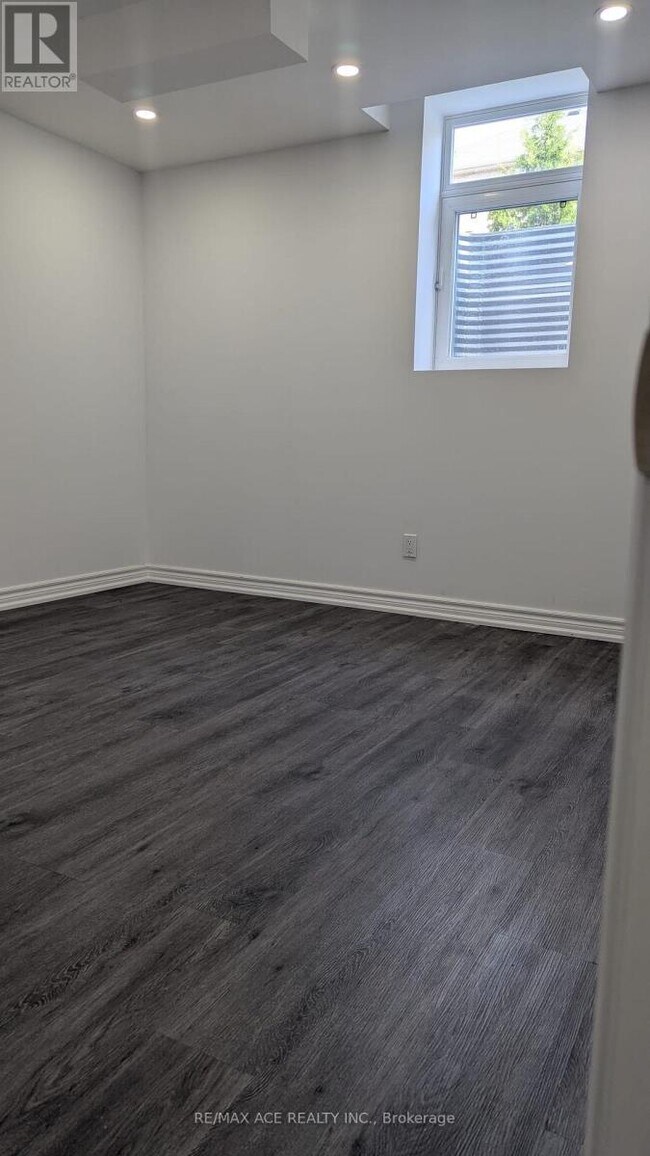 Photo - 12 Formosa Ave