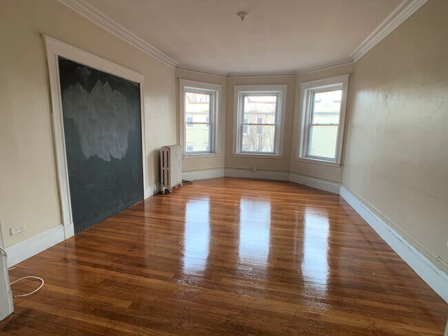 Photo - 154 Thorndike St Unit 3