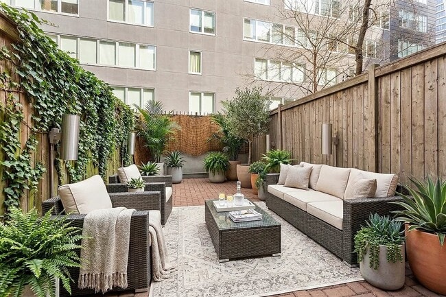 Building Photo - 448 W 19th St