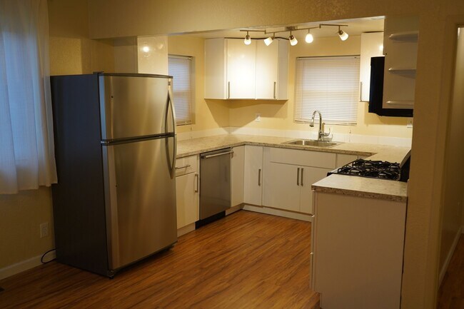Photo - Spacious 3 bedroom, 1 bathroom renovated home