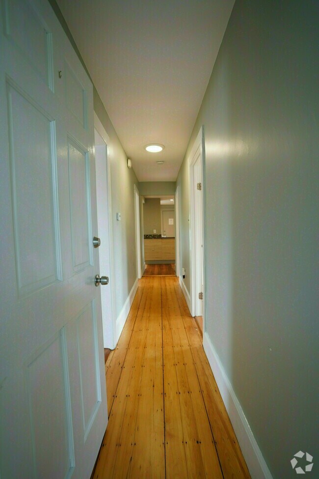 Building Photo - 21 Plainfield St Rental