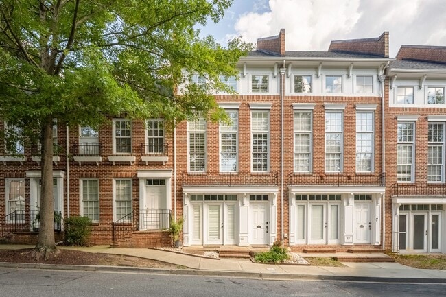 Building Photo - Stylish 3-bedroom townhome in Vermillion in Hustersville