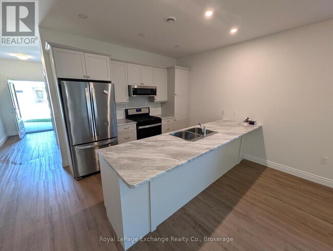 Photo - 775 Campbell Ave