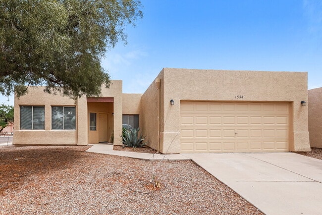 Building Photo - 1534 W Churchill Pl