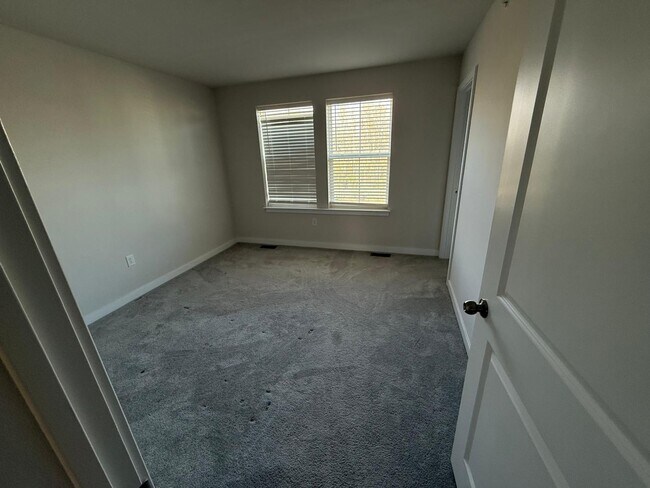 2do dormitorio - 3 Shamrock Cir