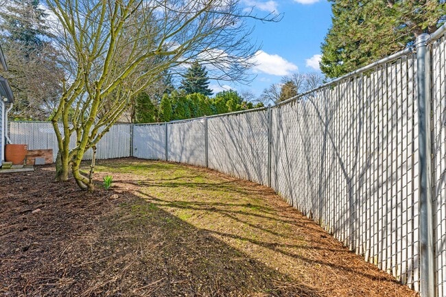 Photo - Rare 2 bedroom 1 bath HOUSE by Columbia River Marina!