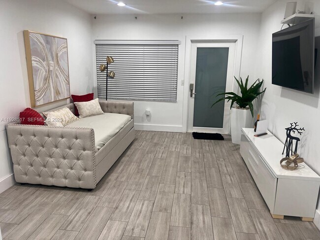 Photo - 3675 SW 26th St